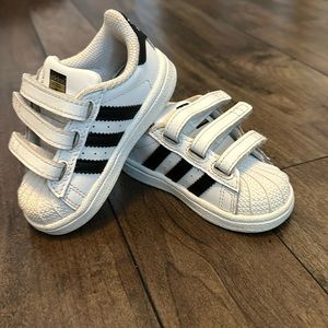 Toddler superstar cf adidas size 5